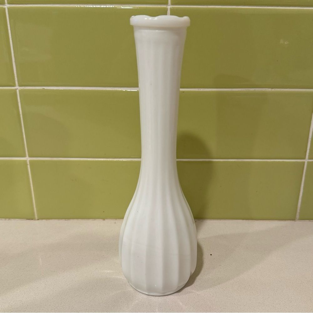 Vintage CLG CO White Milk Glass Ribbed Body Scalloped Rim Flower Bud Vase 8.75”